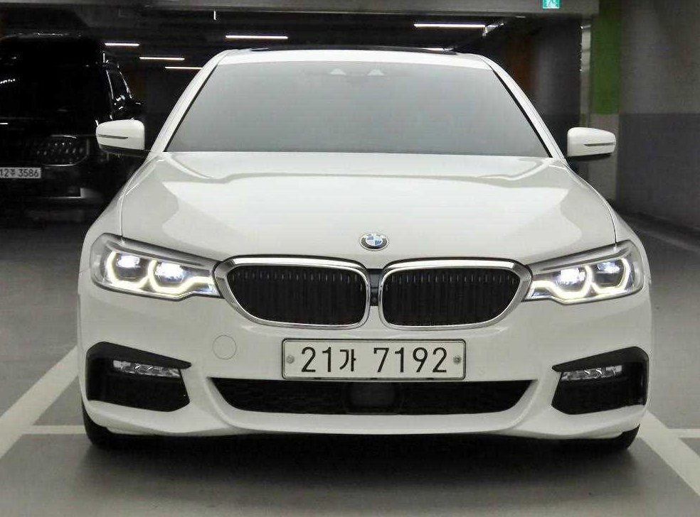 BMW 5시리즈 520d xDrive M 스포츠 플러스