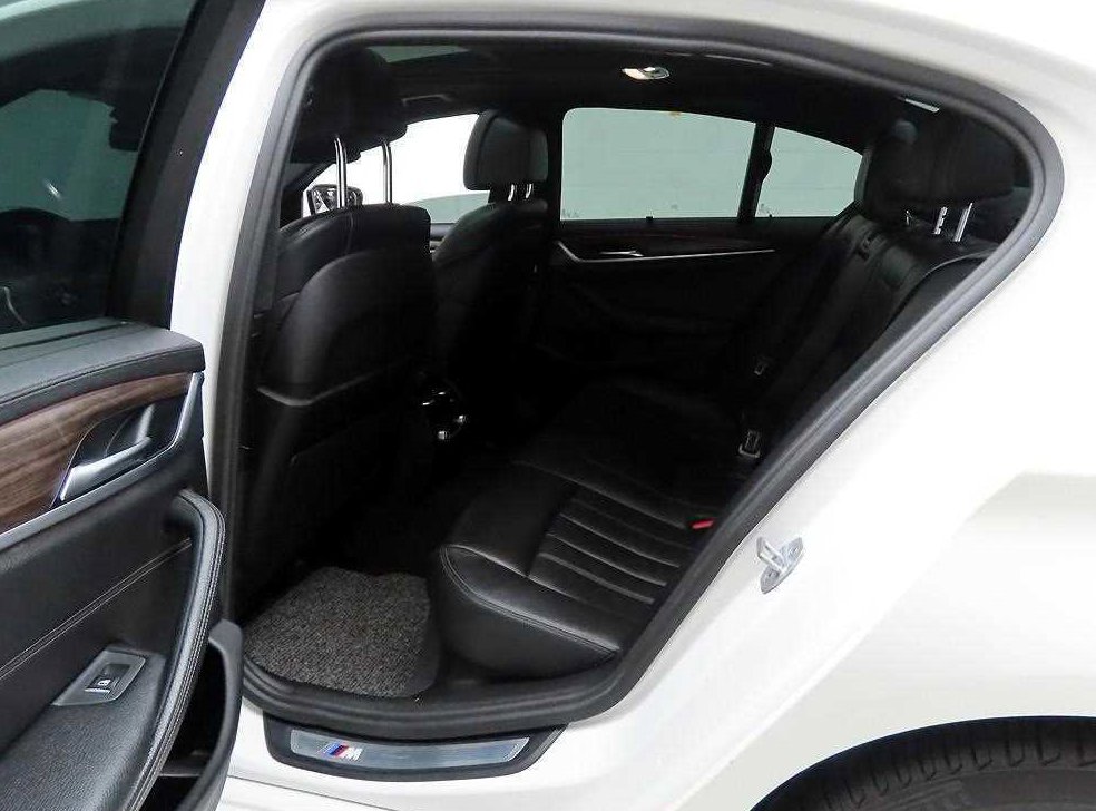 BMW 5시리즈 520d xDrive M 스포츠 플러스 사진 12