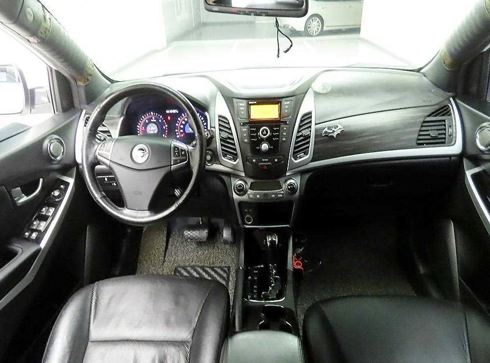 KG모빌리티(쌍용)  코란도 2WD 2.0 RX 사진 8