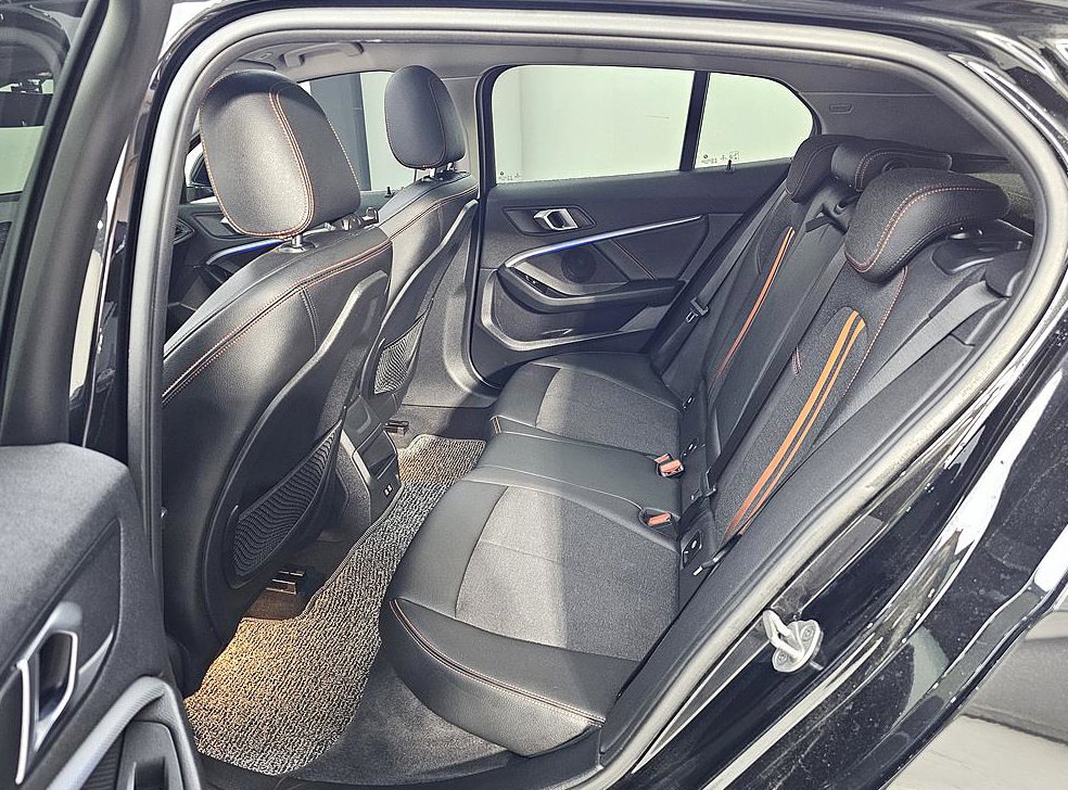 BMW 1시리즈 118d 스포츠 사진 9