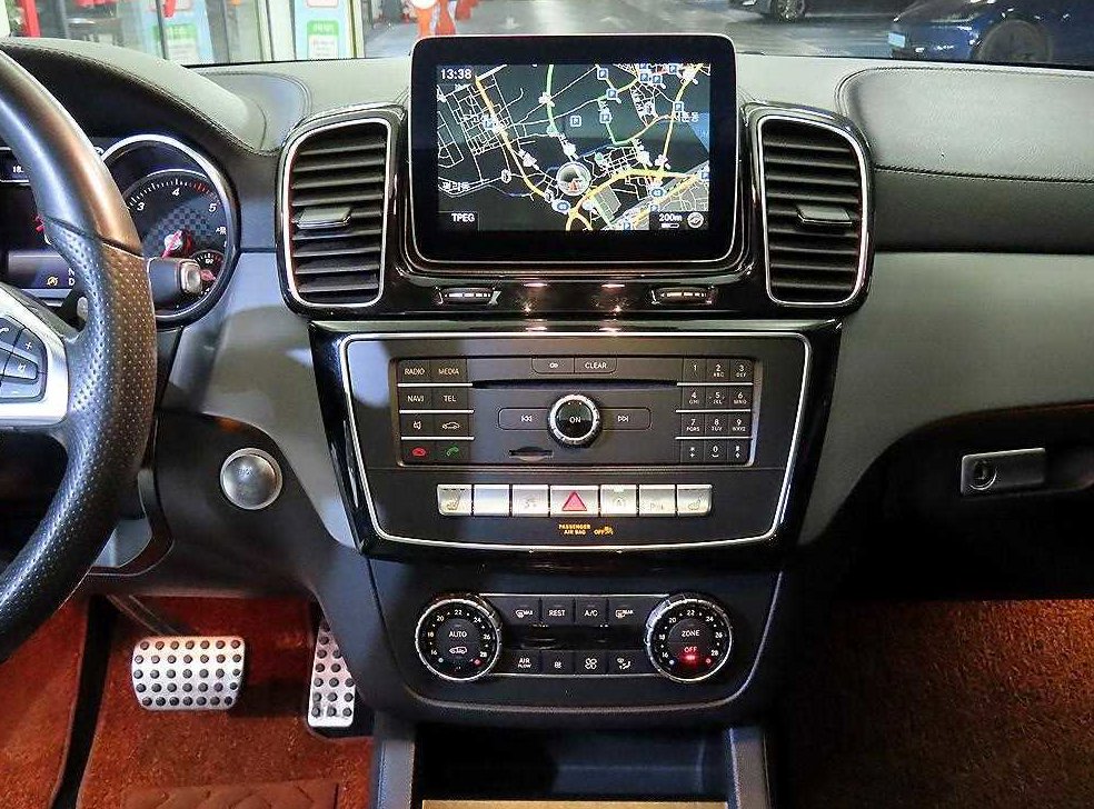벤츠 GLE 클래스 GLE 350 d 4MATIC 쿠페 사진 11