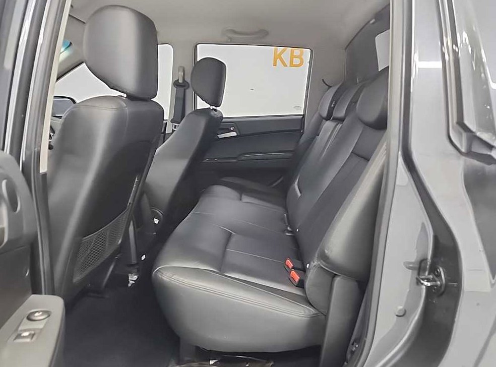 KG모빌리티(쌍용)  코란도 디젤 4WD 익스트림 사진 12