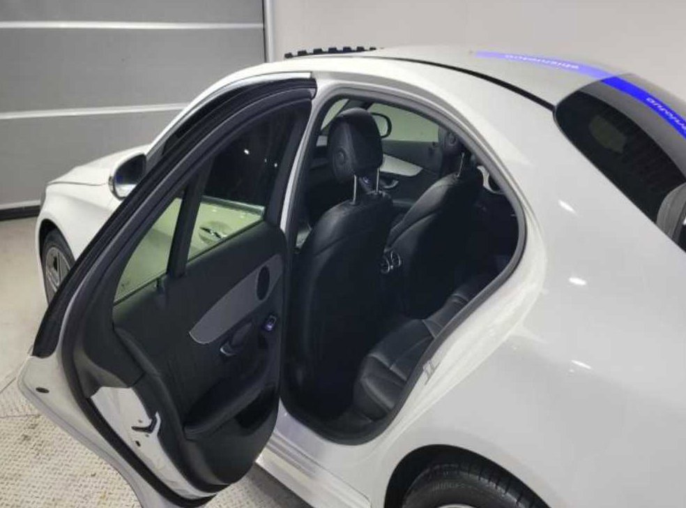 벤츠 C 클래스 C200 AMG LINE 사진 18
