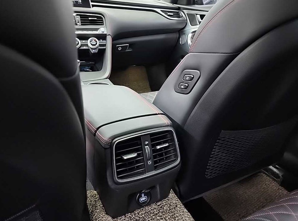 제네시스 G70 3.3T 스포츠 AWD 사진 13