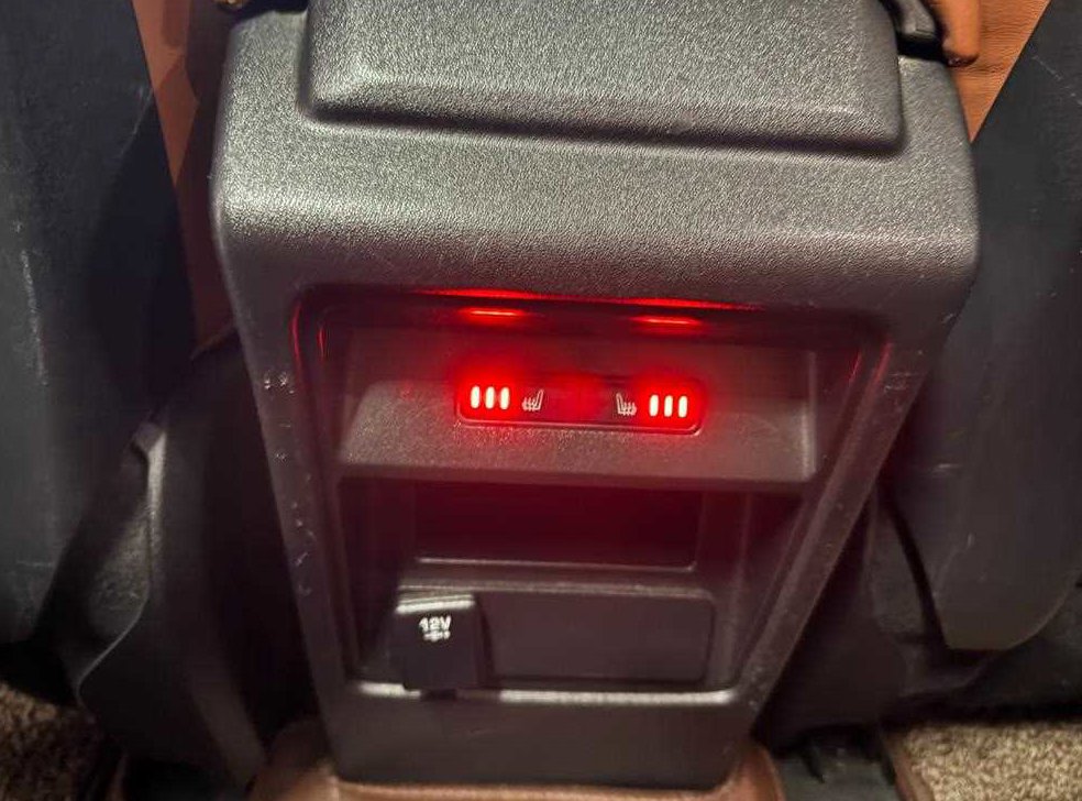 랜드로버 디스커버리 스포츠 2.0 TD4 HSE 럭셔리 사진 17