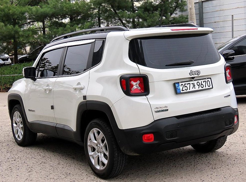 지프 레니게이드 2.0 디젤 리미티드 AWD 사진 3