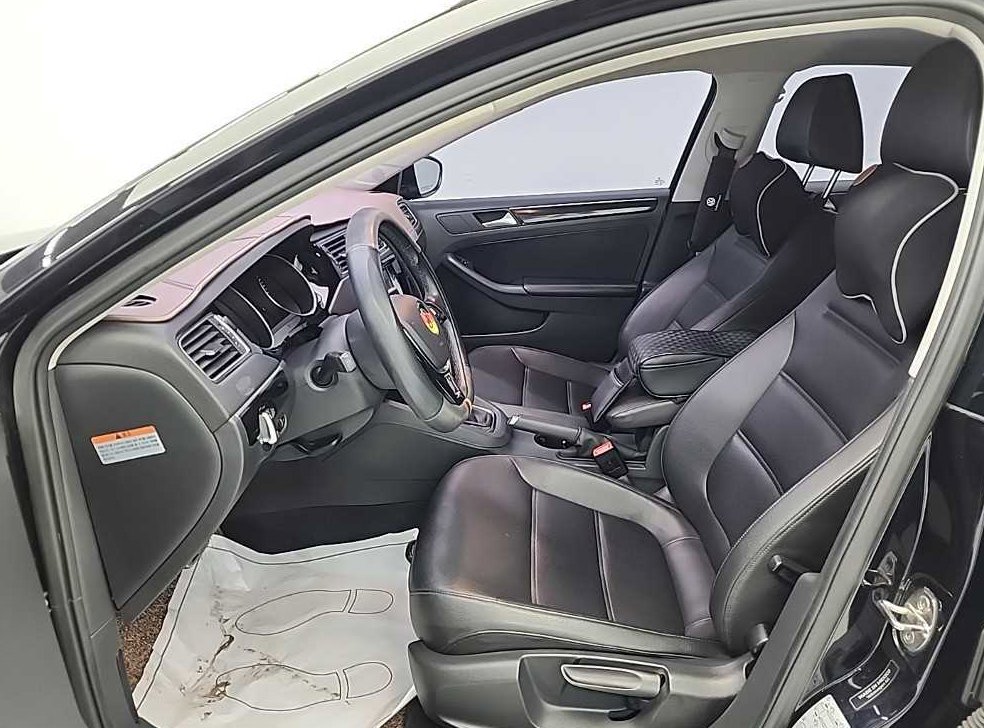 폭스바겐 제타 2.0 TDI 블루모션 프리미엄 사진 11