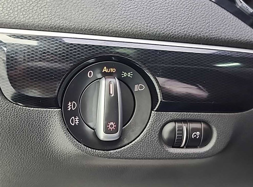 폭스바겐 제타 2.0 TDI 블루모션 프리미엄 사진 18