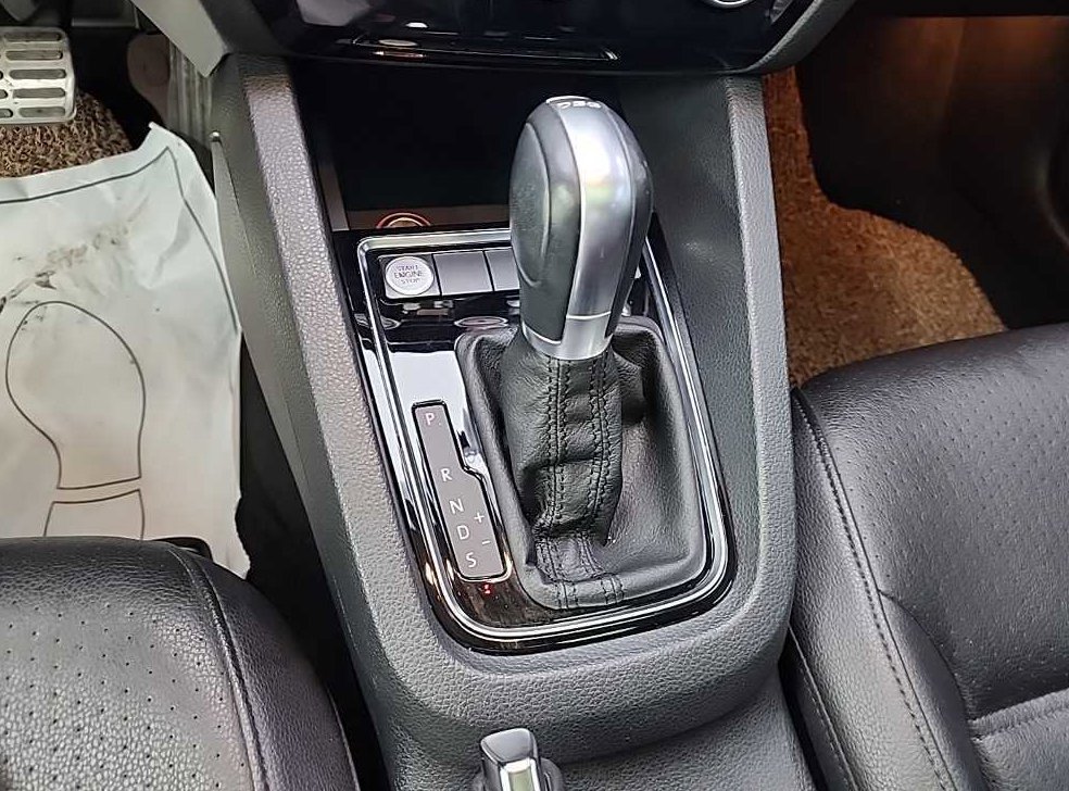 폭스바겐 제타 2.0 TDI 블루모션 프리미엄 사진 8