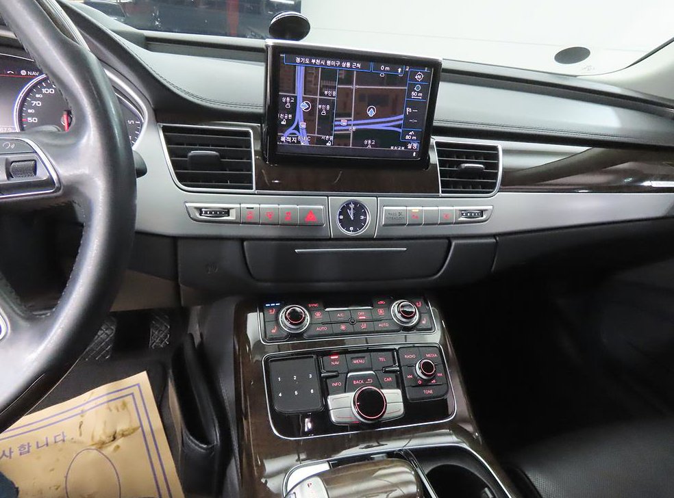 아우디 A8 60 TDI 콰트로 LWB 사진 10