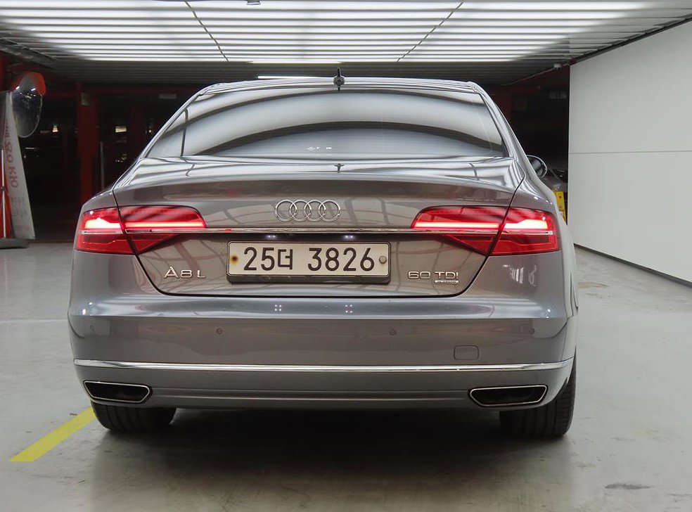 아우디 A8 60 TDI 콰트로 LWB 사진 3
