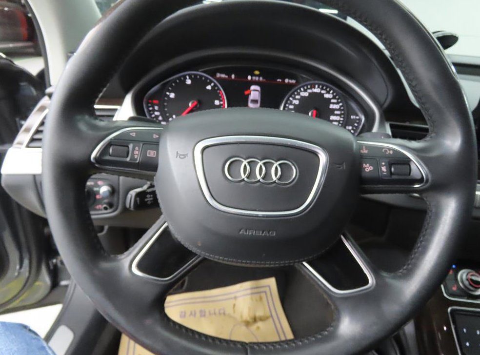 아우디 A8 60 TDI 콰트로 LWB 사진 8