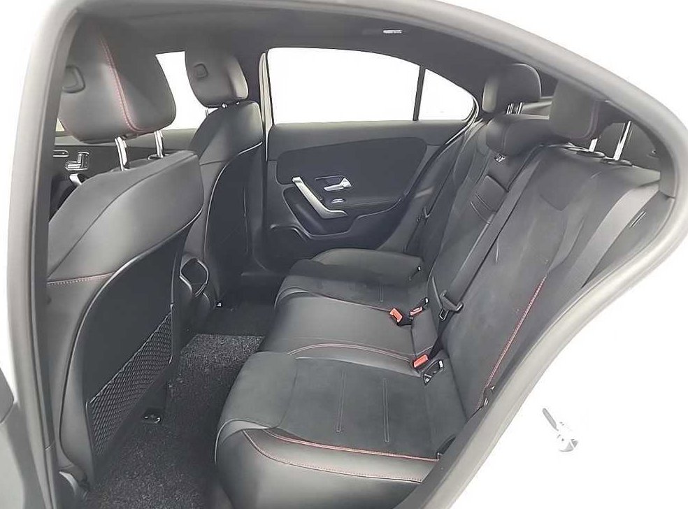 벤츠 A 클래스 A250 4MATIC 세단 사진 11