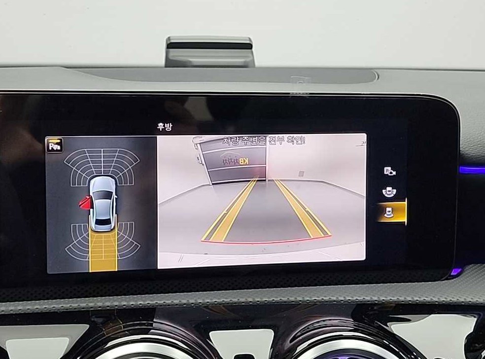 벤츠 A 클래스 A250 4MATIC 세단 사진 14