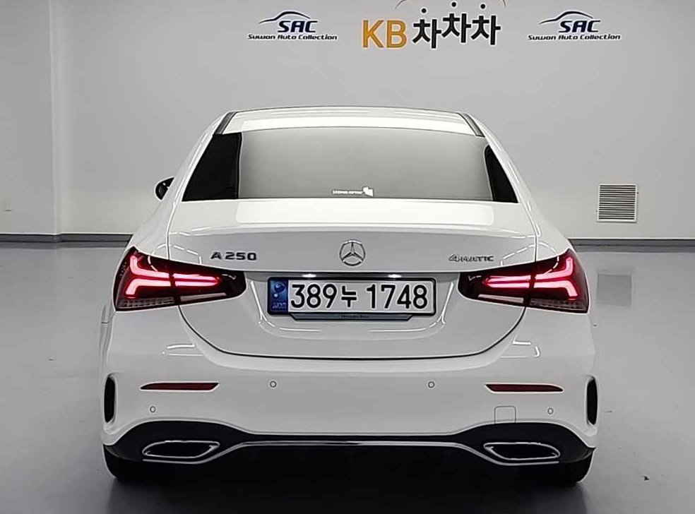 벤츠 A 클래스 A250 4MATIC 세단 사진 2