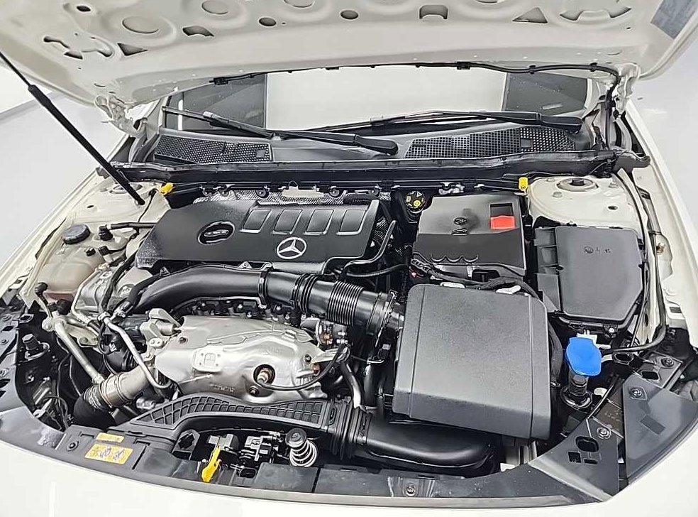 벤츠 A 클래스 A250 4MATIC 세단 사진 4