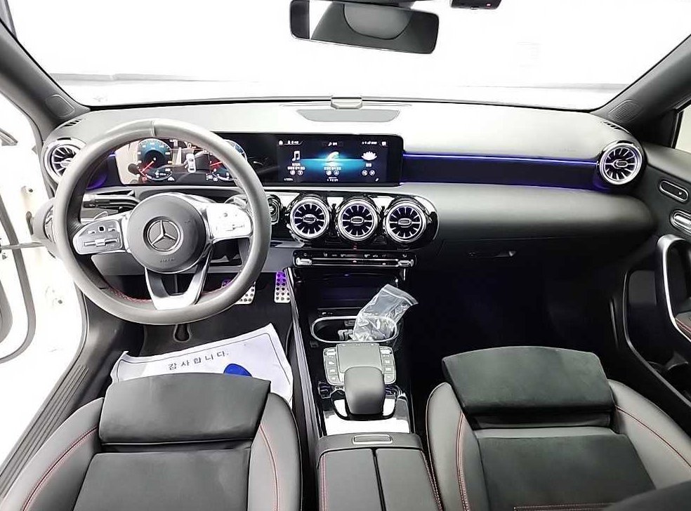 벤츠 A 클래스 A250 4MATIC 세단 사진 6