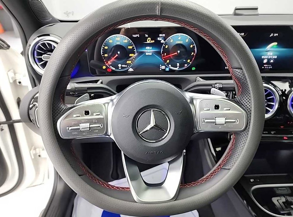 벤츠 A 클래스 A250 4MATIC 세단 사진 8