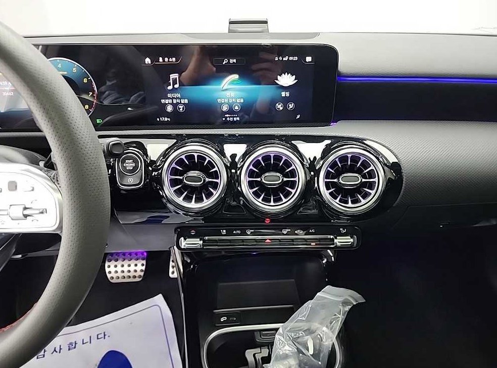 벤츠 A 클래스 A250 4MATIC 세단 사진 9
