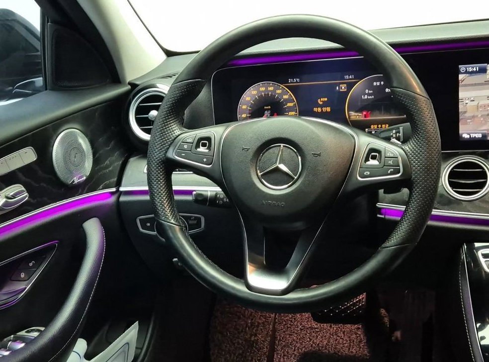 벤츠 E 클래스 E300 4MATIC 아방가르드 사진 11
