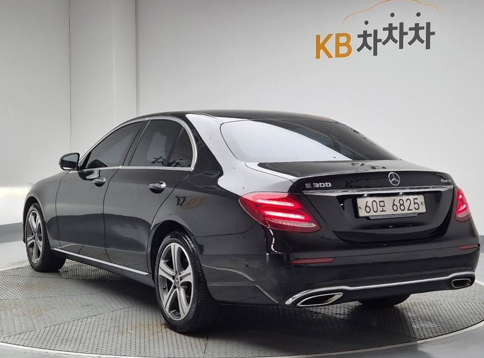 벤츠 E 클래스 E300 4MATIC 아방가르드 사진 2