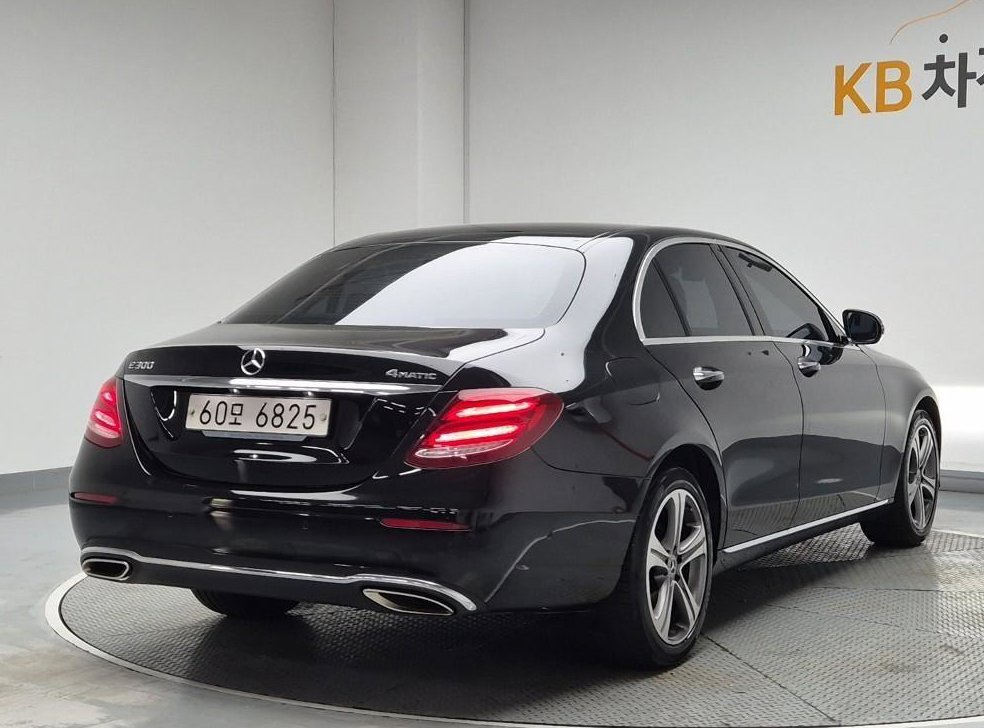 벤츠 E 클래스 E300 4MATIC 아방가르드 사진 3