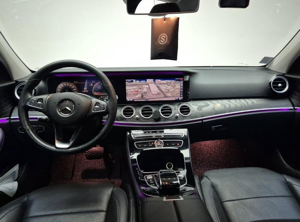 벤츠 E 클래스 E300 4MATIC 아방가르드 사진 7