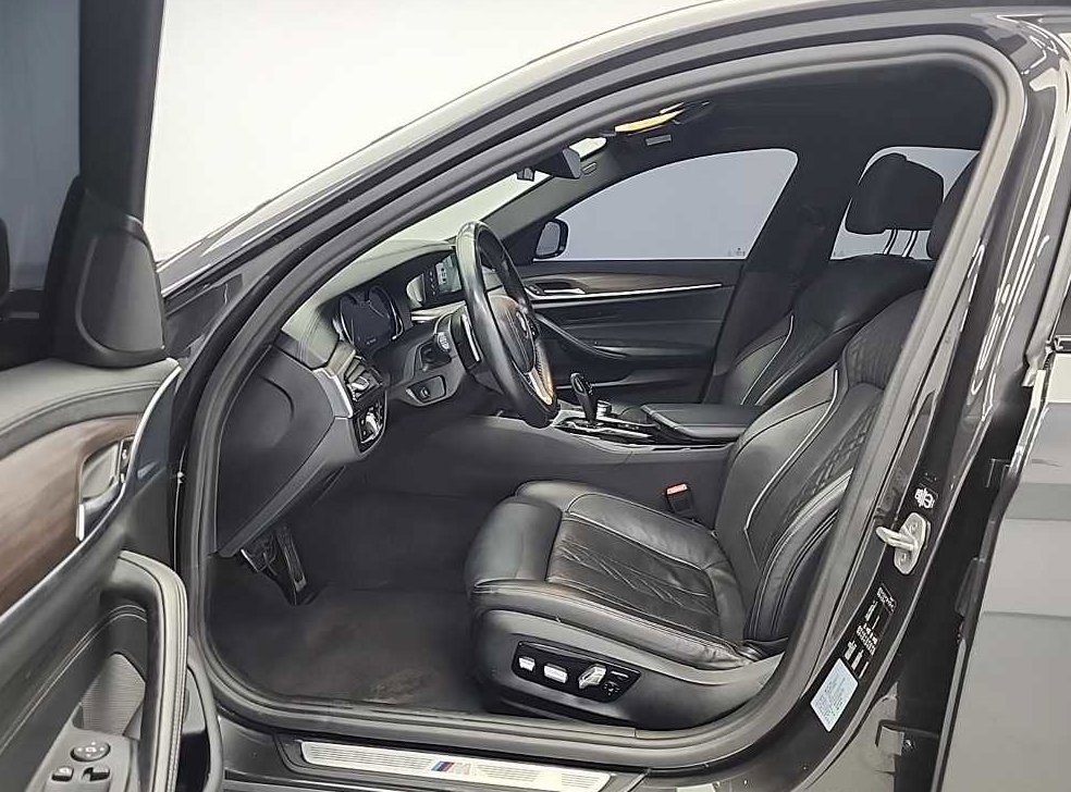BMW 5시리즈 520d M 스포츠 플러스 사진 11