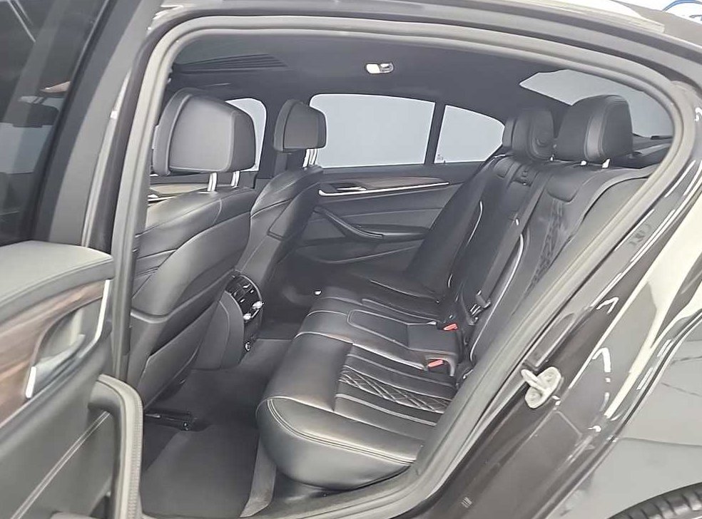 BMW 5시리즈 520d M 스포츠 플러스 사진 12
