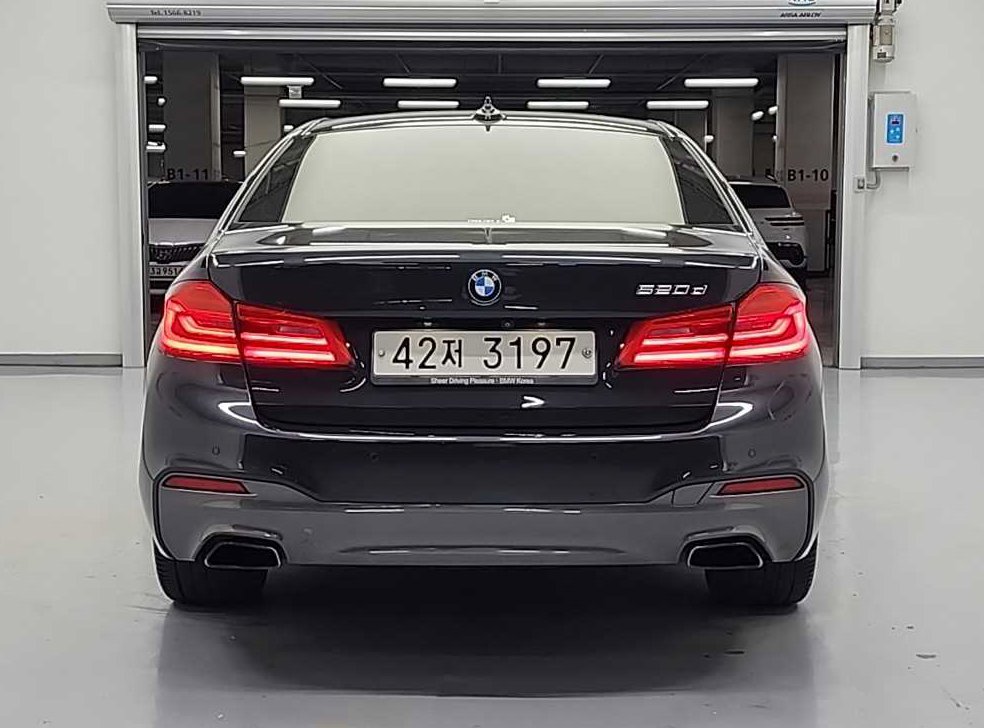 BMW 5시리즈 520d M 스포츠 플러스 사진 3