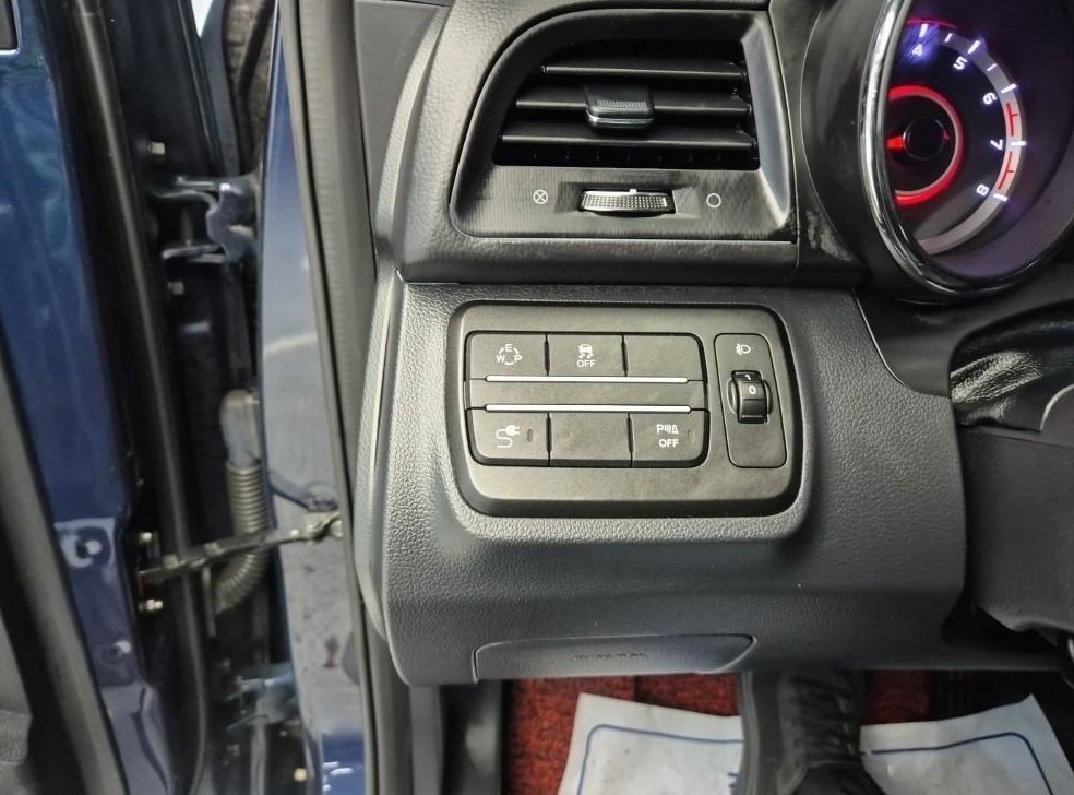 KG모빌리티(쌍용)  티볼리 2WD 가솔린 1.6 RX 사진 17