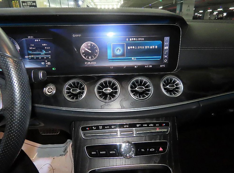 벤츠 E 클래스 E220d 쿠페 사진 11