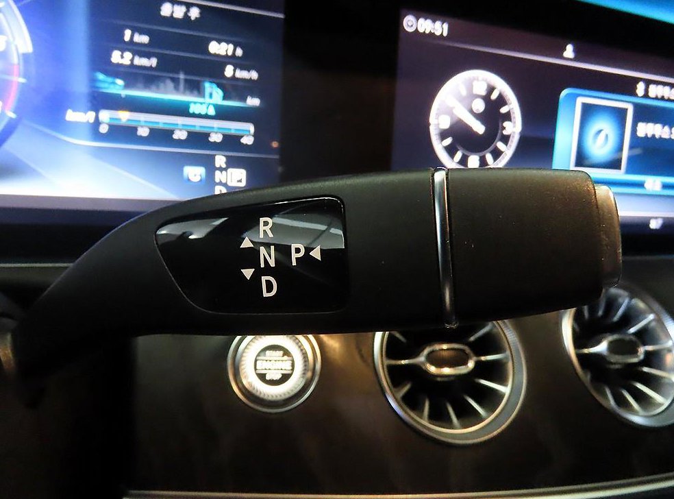 벤츠 E 클래스 E220d 쿠페 사진 12