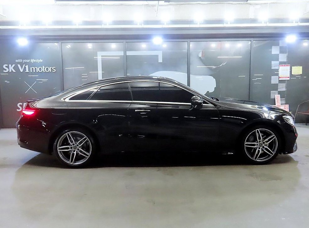 벤츠 E 클래스 E220d 쿠페 사진 3