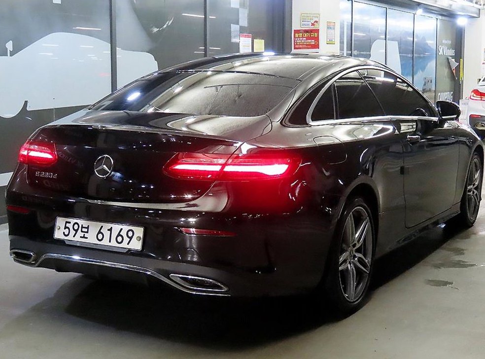 벤츠 E 클래스 E220d 쿠페 사진 4