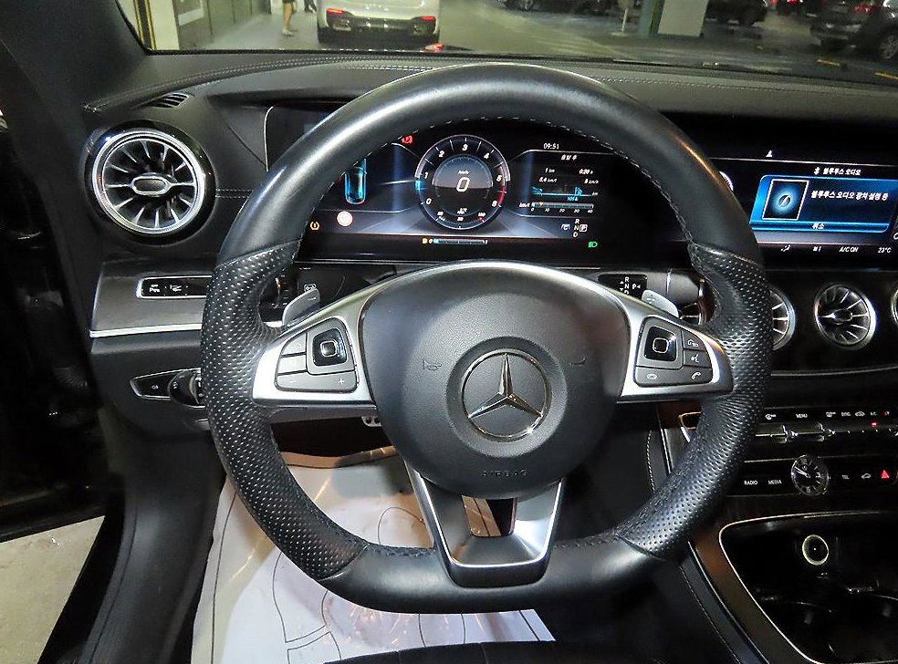 벤츠 E 클래스 E220d 쿠페 사진 8