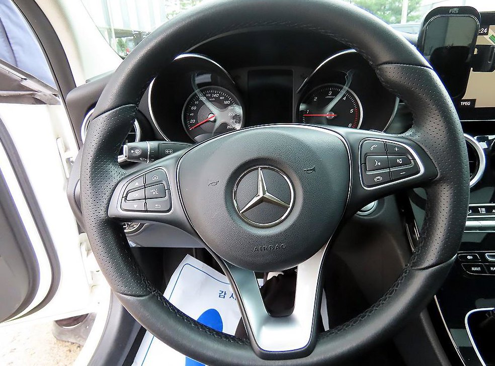 벤츠 C 클래스 C220 d 아방가르드 사진 8