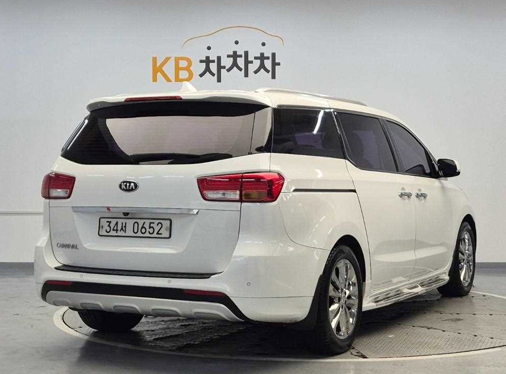 기아 카니발 디젤 9인승 프레스티지 사진 3