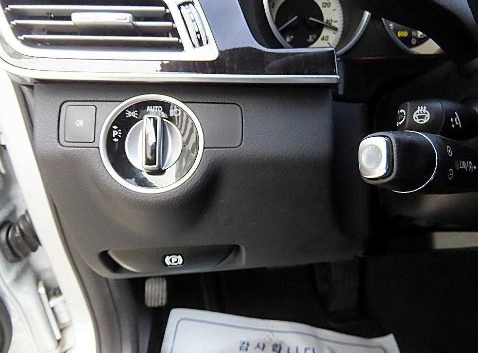 벤츠 E 클래스 E300 4MATIC 아방가르드 사진 12