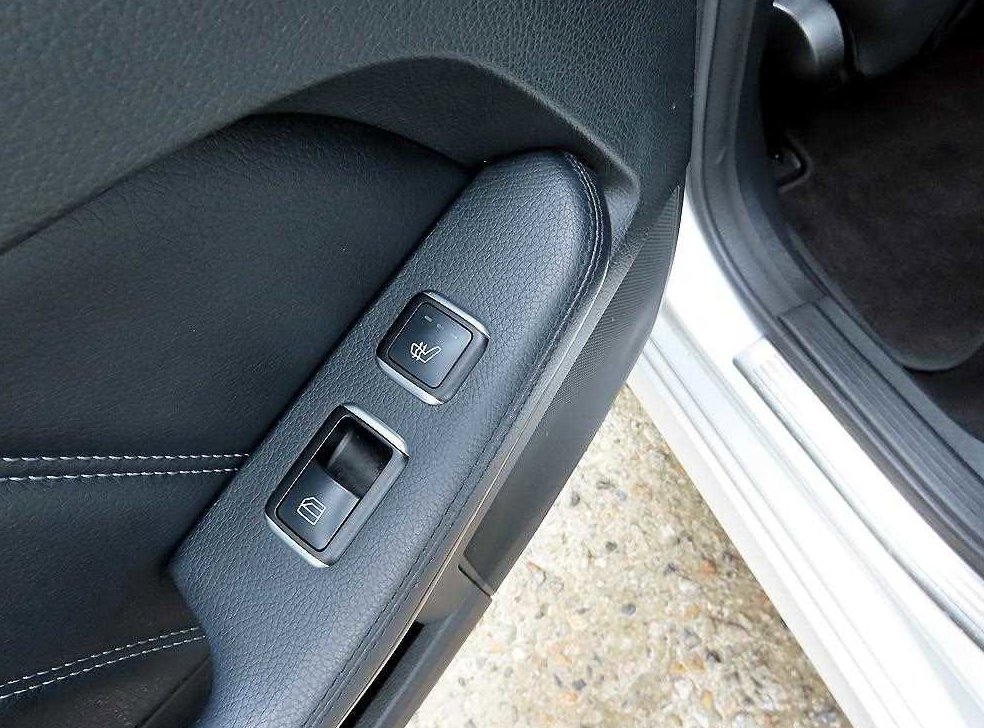 벤츠 E 클래스 E300 4MATIC 아방가르드 사진 15