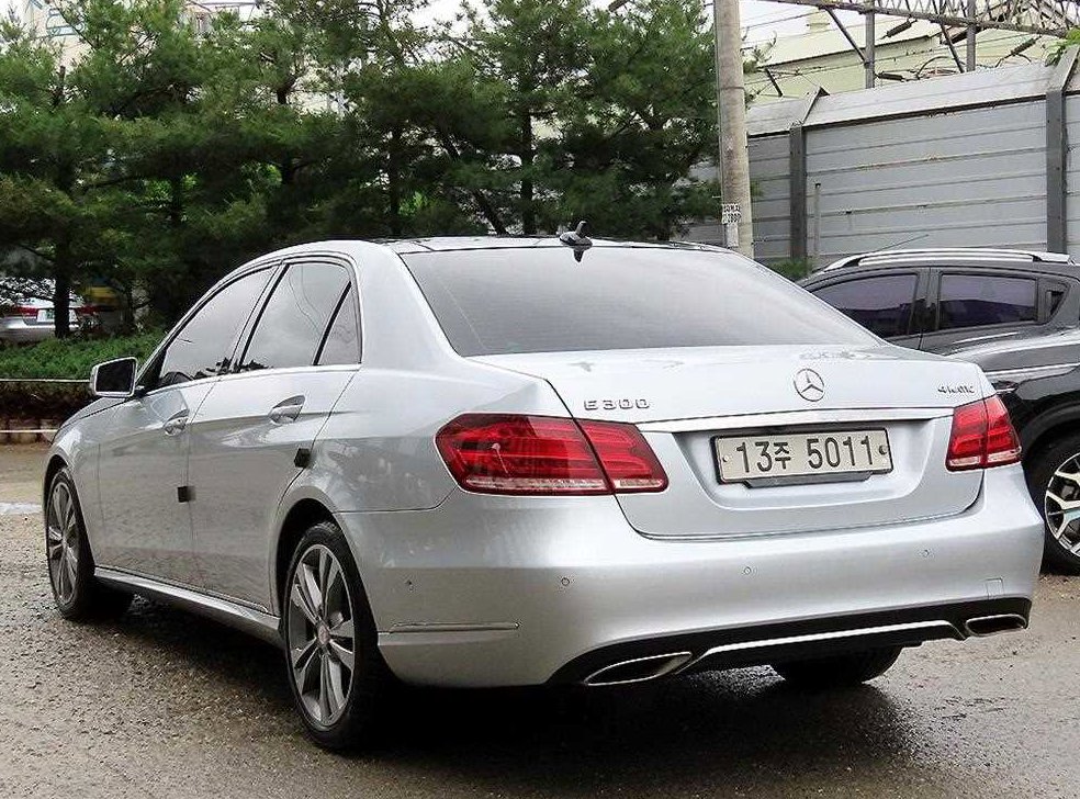 벤츠 E 클래스 E300 4MATIC 아방가르드 사진 3