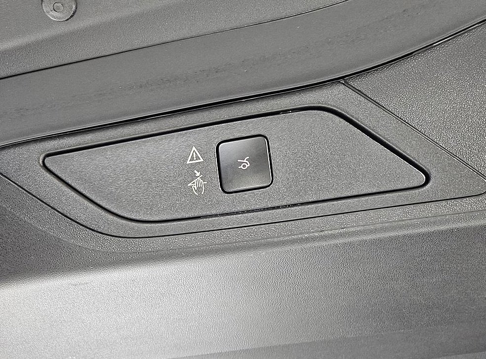 시트로엥 C4 2.0 BlueHDi 샤인+ 사진 14