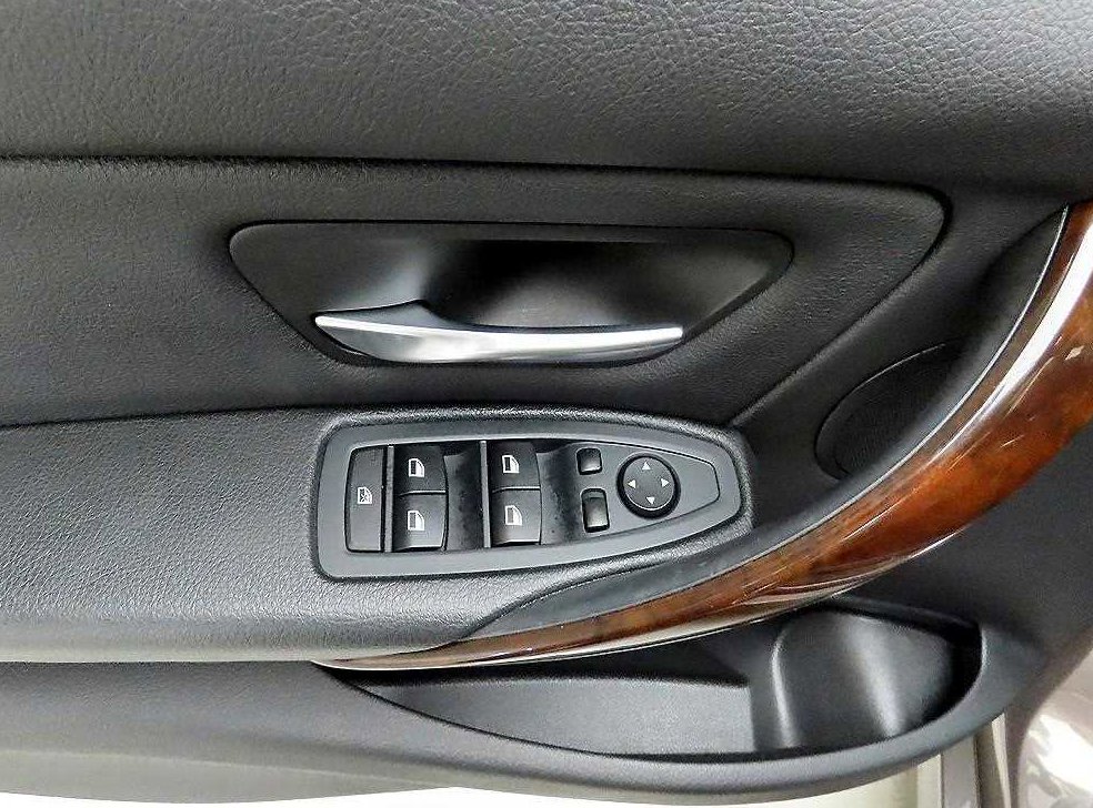 BMW 3시리즈 320i 사진 11