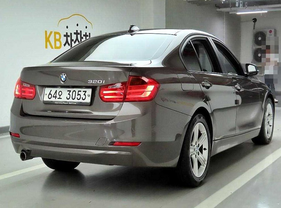 BMW 3시리즈 320i 사진 4