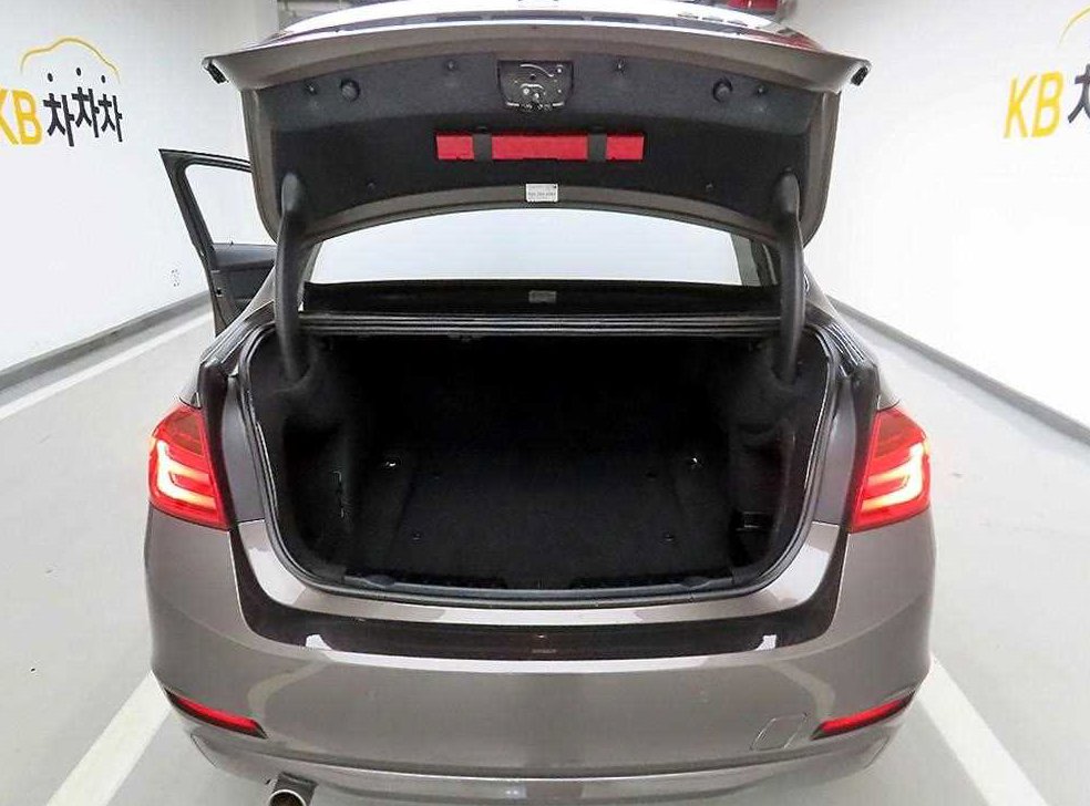 BMW 3시리즈 320i 사진 5