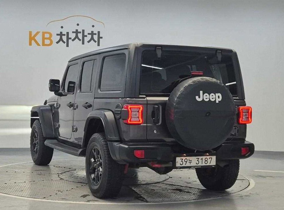 지프 랭글러 2.0 루비콘 4도어 사진 2