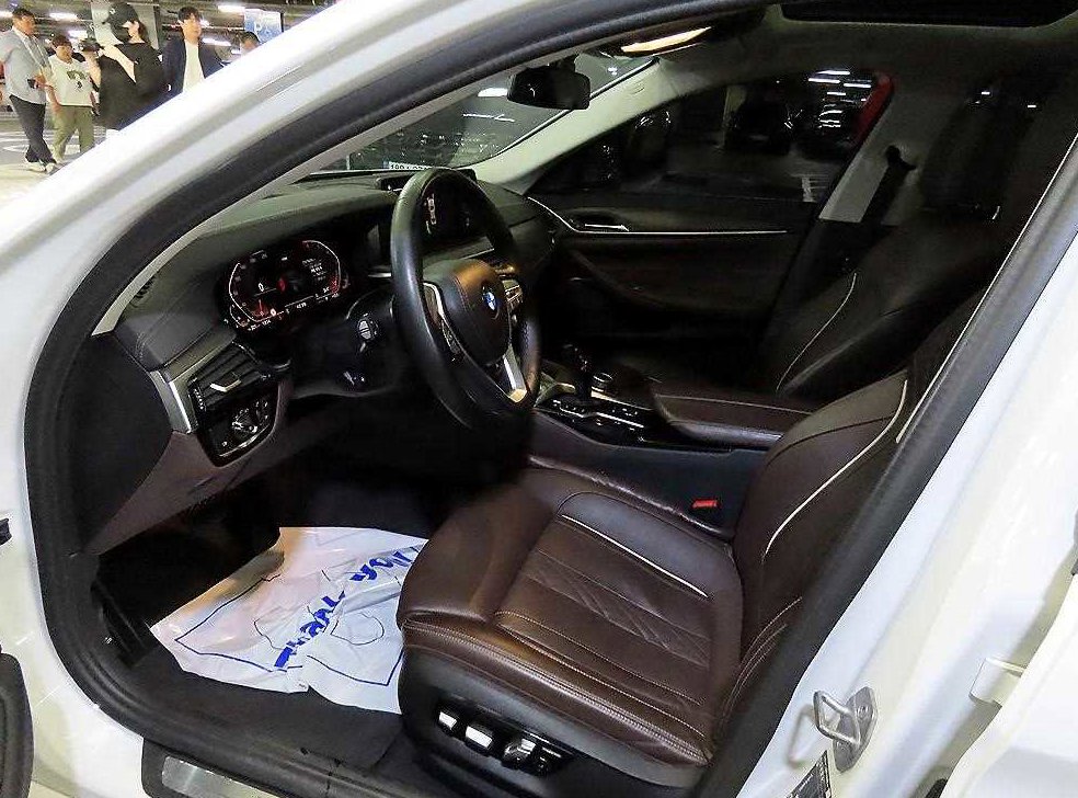 BMW 5시리즈 530i 럭셔리 사진 6