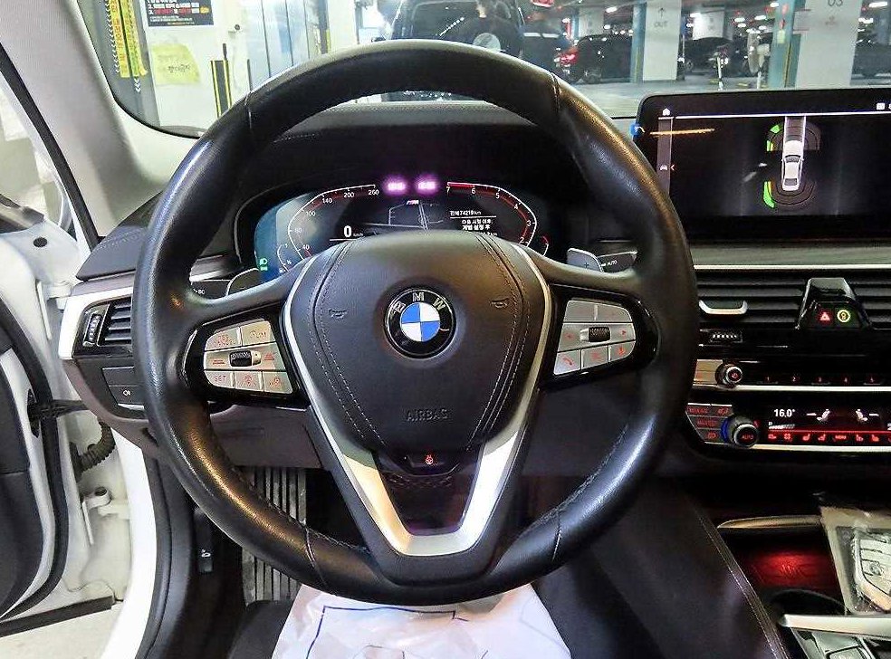 BMW 5시리즈 530i 럭셔리 사진 8