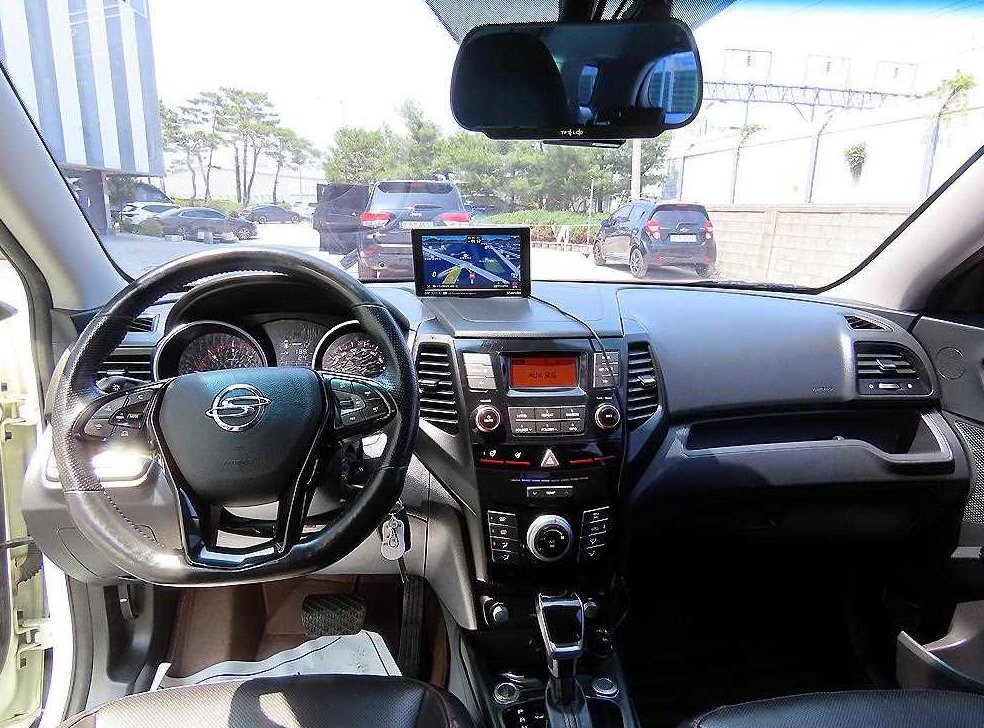 KG모빌리티(쌍용)  티볼리 2WD 디젤 1.6 IX 사진 7