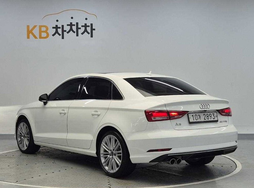 아우디 A3 40 TFSI 사진 2